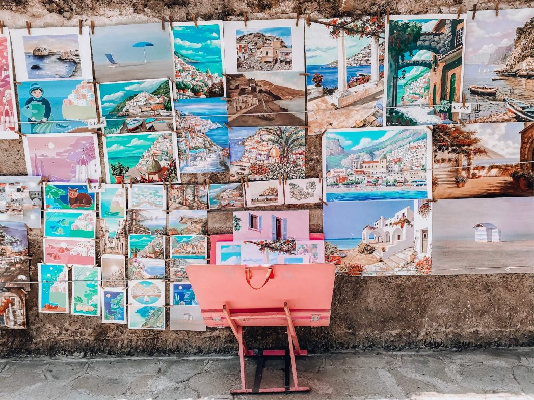 Peinture dans les rues de Positano sur la côte Amalfitaine en Italie