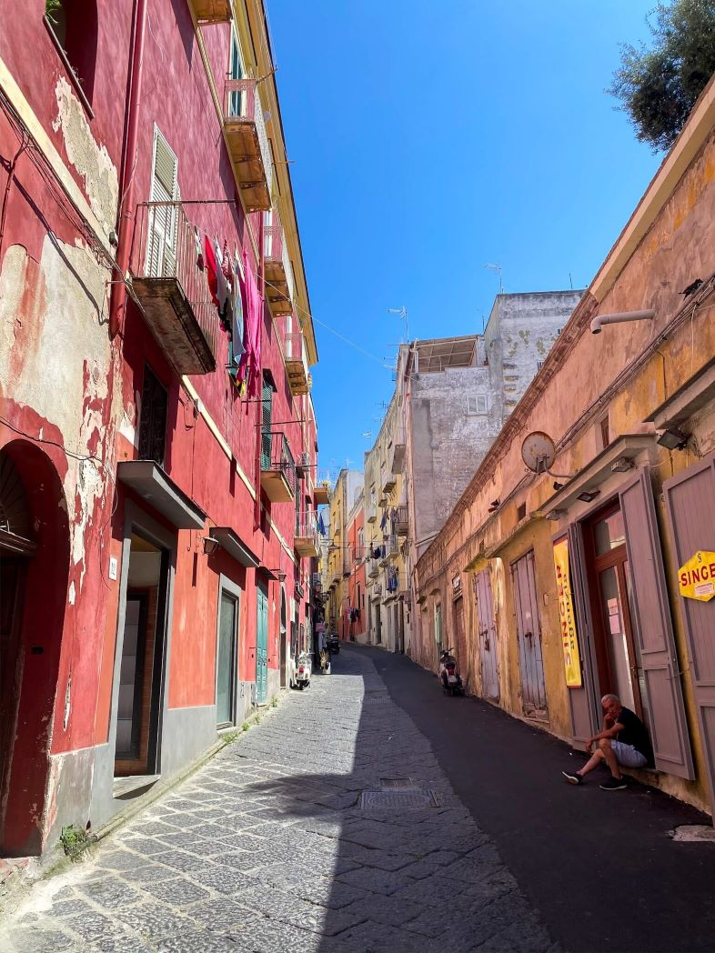 Ruelles colorées à Procida sur la côte Amalfitaine en Italie