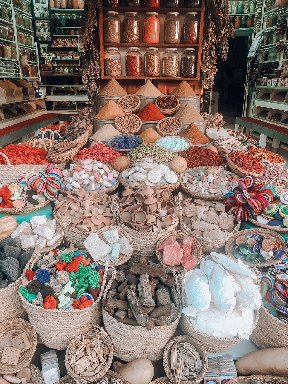 Souk de Marrakech au stand épices