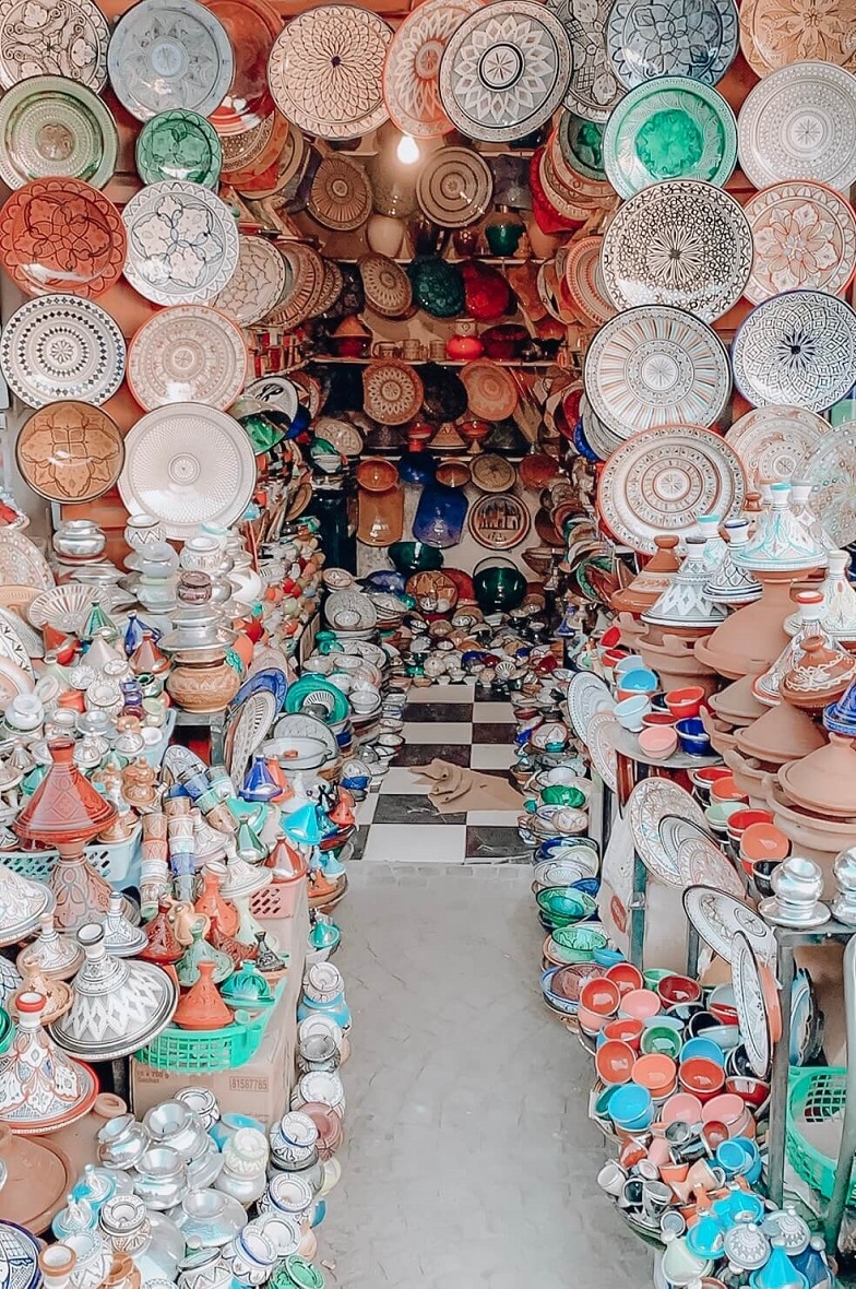 Souk de Marrakech au stand porcelaine