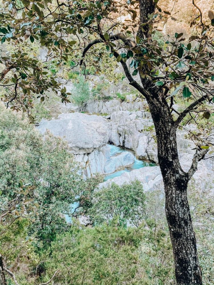 Vue sur les cascades dans les Gorges d&#039;Héric